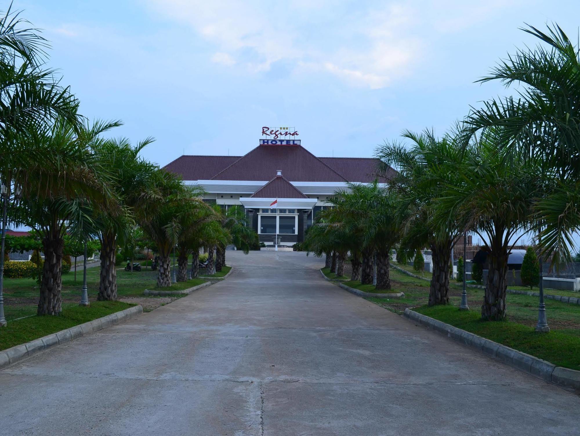 فندق Pemalangفي  فندق ريجينا بيمالانج المظهر الخارجي الصورة